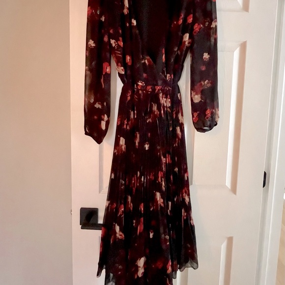 Wilfred Dresses & Skirts - Wilfred floral wrap dress, size small.